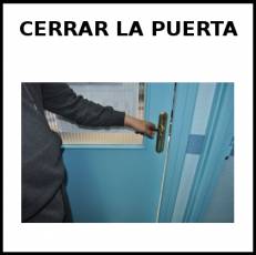 CERRAR LA PUERTA - Foto